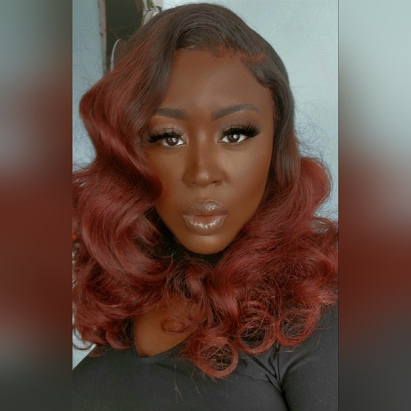 💯Very gently worn 13x4 Lace Frontal Burgundy Body Wave Wig in 20 inches ✨️ - Picture 1 of 8